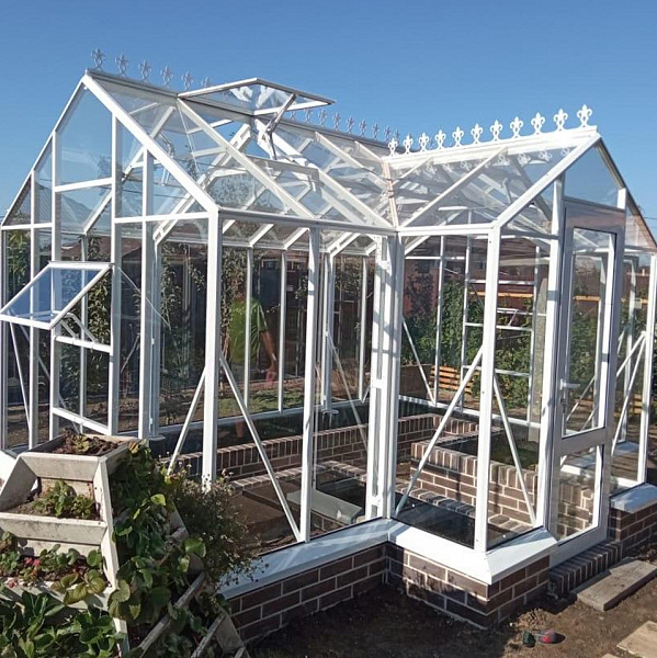 Теплица botanik T с мини-тамбуром под стекло | 2,8х4,4 м. Теплица botanik T с мини-тамбуром под стекло | 2,8х4,4 м.